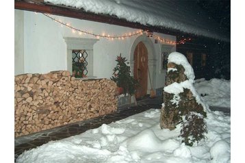 Eslovenia Privát Studor, Exterior